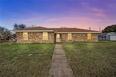 300 Confederate Dr, Lorena, TX 76655