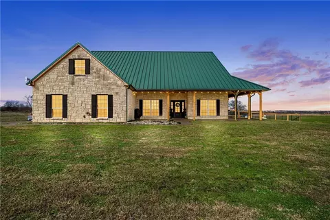 970 W Somers Ln, Axtell, TX 76624