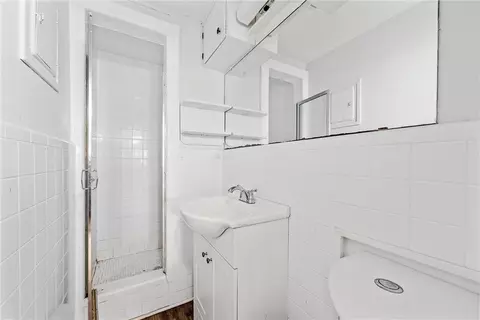 Bath - 205 E Stegall Rd, Waco, TX 76706 photo 1 of 3