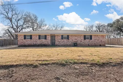 205 E Stegall Rd, Waco, TX 76706