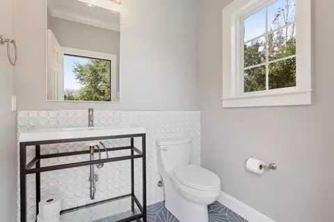 Bath - 2011 Pebble Brook Cir, Mcgregor, TX 76657 photo 12 of 12