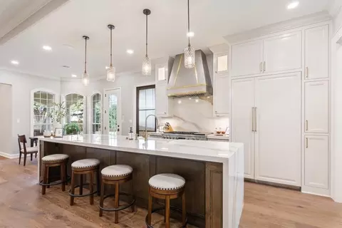 Kitchen - 2011 Pebble Brook Cir, Mcgregor, TX 76657 photo 2 of 5