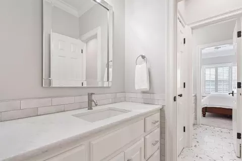 Bath - 2011 Pebble Brook Cir, Mcgregor, TX 76657 photo 10 of 12
