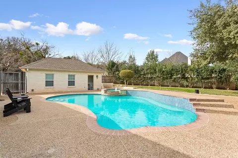 Exterior - 2011 Pebble Brook Cir, Mcgregor, TX 76657 photo 15 of 17