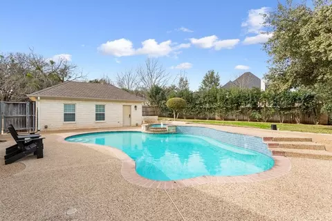 Exterior - 2011 Pebble Brook Cir, Mcgregor, TX 76657 photo 14 of 17
