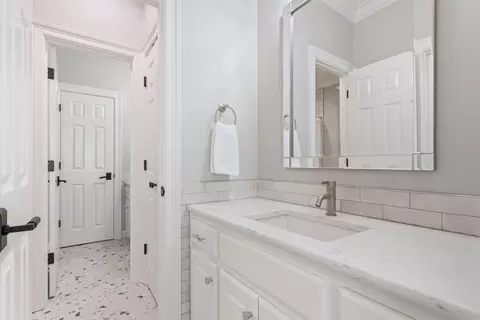 Bath - 2011 Pebble Brook Cir, Mcgregor, TX 76657 photo 8 of 12