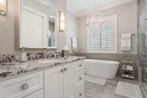 Bath - 2011 Pebble Brook Cir, Mcgregor, TX 76657 photo 6 of 12