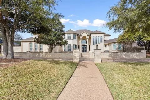 Exterior - 2011 Pebble Brook Cir, Mcgregor, TX 76657 photo 3 of 17