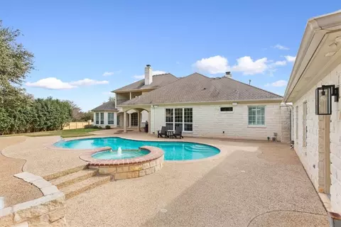 Exterior - 2011 Pebble Brook Cir, Mcgregor, TX 76657 photo 10 of 17