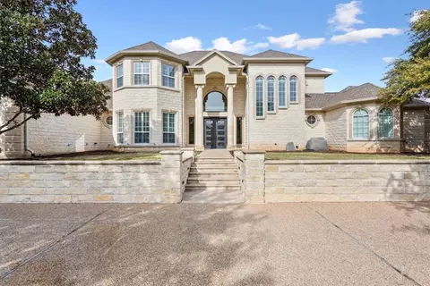 Exterior - 2011 Pebble Brook Cir, Mcgregor, TX 76657 photo 5 of 17