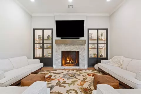 Living - 2011 Pebble Brook Cir, Mcgregor, TX 76657 photo 1 of 3