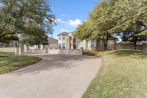 Exterior - 2011 Pebble Brook Cir, Mcgregor, TX 76657 photo 4 of 17