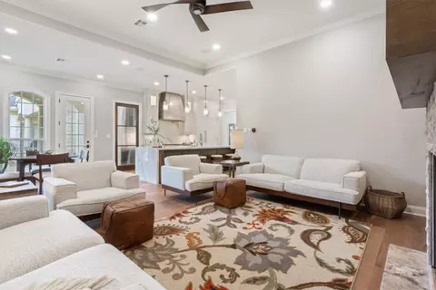 Living - 2011 Pebble Brook Cir, Mcgregor, TX 76657 photo 2 of 3