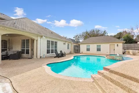 Exterior - 2011 Pebble Brook Cir, Mcgregor, TX 76657 photo 9 of 17