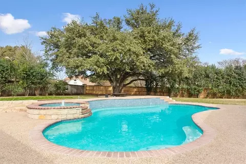 Exterior - 2011 Pebble Brook Cir, Mcgregor, TX 76657 photo 12 of 17
