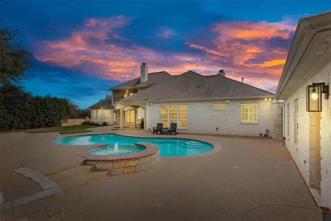 2011 Pebble Brook Cir, Mcgregor, TX 76657