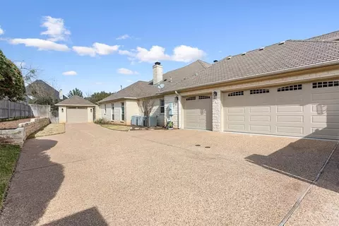 Exterior - 2011 Pebble Brook Cir, Mcgregor, TX 76657 photo 8 of 17