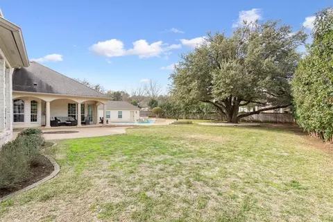 Exterior - 2011 Pebble Brook Cir, Mcgregor, TX 76657 photo 16 of 17