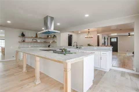 514 S Broadway St, Meridian, TX 76665