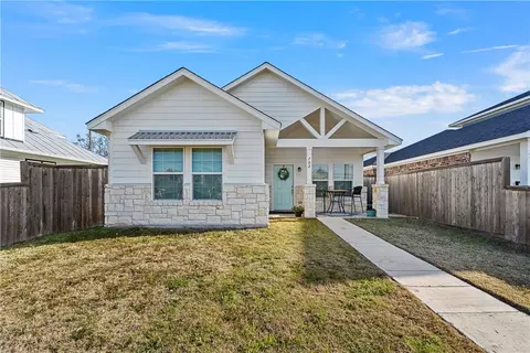 702 S Main St, Mcgregor, TX 76657