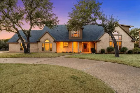 8401 Jonquil Dr, Waco, TX 76708