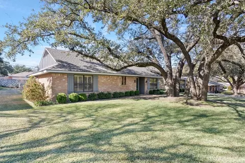 704 Woodland West Dr, Woodway, TX 76712