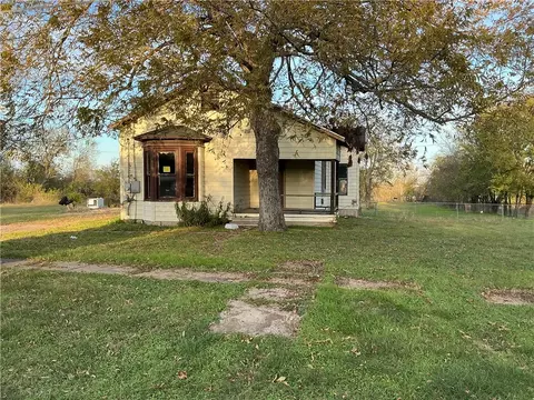 917 W Angeline St, Groesbeck, TX 76642