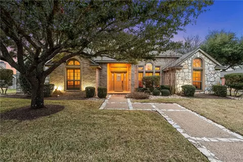 302 Ranchgate Trl, Mcgregor, TX 76657