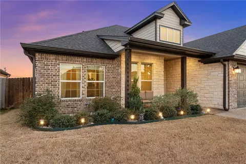 10449 Fallen Leaf Dr, Waco, TX 76712