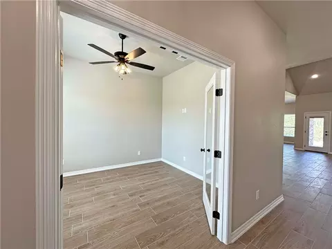 135 Lasso Loop, Lorena, TX 76655 photo 4