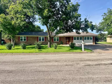 808 W Denison Dr, Robinson, TX 76706