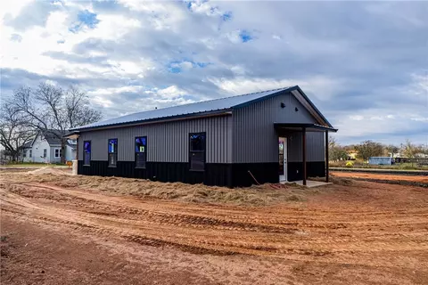 1111 E Navarro Ave, Mart, TX 76664 photo 6