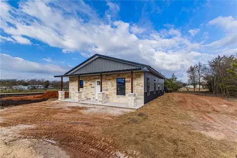 1111 E Navarro Ave, Mart, TX 76664 photo 3