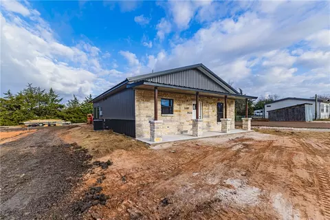 1111 E Navarro Ave, Mart, TX 76664 photo 2