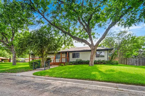 2300 Starr Dr, Waco, TX 76710