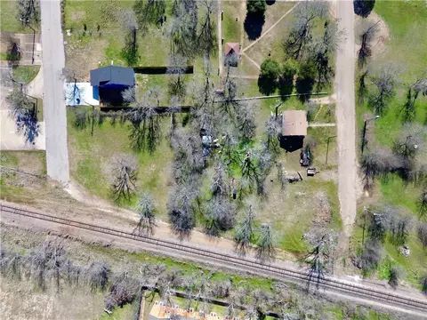 100 Rogers St, Mcgregor, TX 76657 photo 3