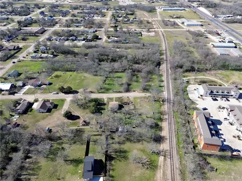 100 Rogers St, Mcgregor, TX 76657 photo 8