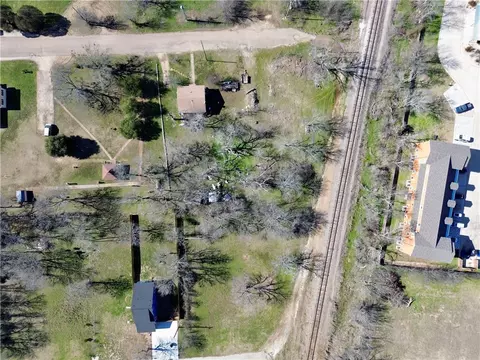 100 Rogers St, Mcgregor, TX 76657 photo 2