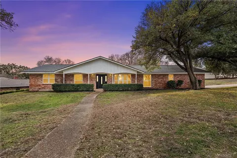 750 Arlington Dr, Woodway, TX 76712