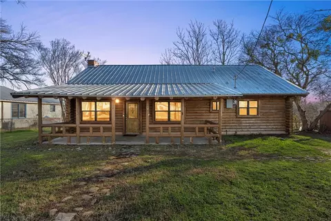 203 S Hedwig St, Riesel, TX 76682