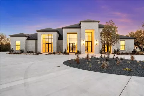 504 Stone Lake Cir, Woodway, TX 76712