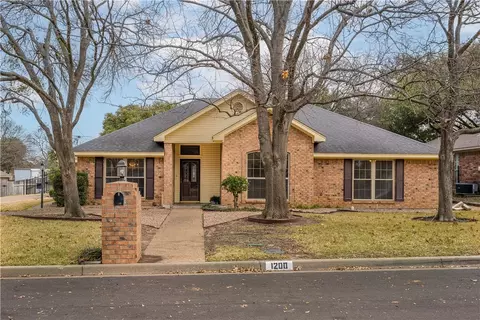 1200 Mesa Verde Dr, Woodway, TX 76712