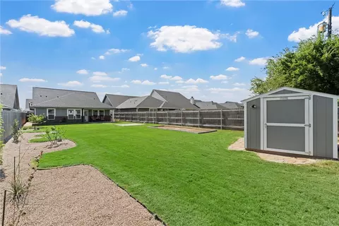 Exterior - 414 Travis Dr, Mcgregor, TX 76657 photo 2 of 5