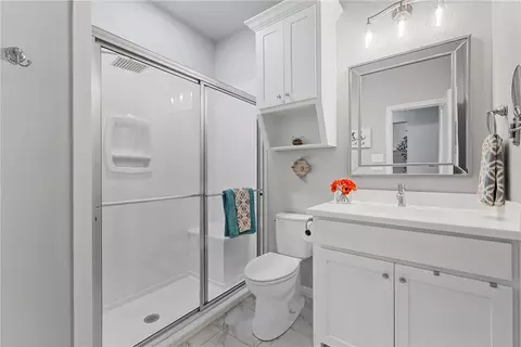 Bath - 414 Travis Dr, Mcgregor, TX 76657 photo 1 of 2