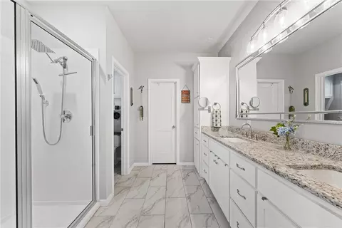 Bath - 414 Travis Dr, Mcgregor, TX 76657 photo 2 of 2