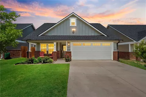Exterior - 414 Travis Dr, Mcgregor, TX 76657 photo 3 of 5