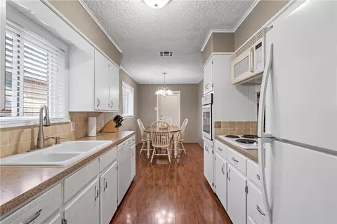 6319 May Dr, Waco, TX 76710 photo 7