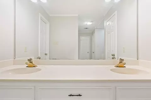 Bath - 19 Oleander St, Waco, TX 76708 photo 2 of 5