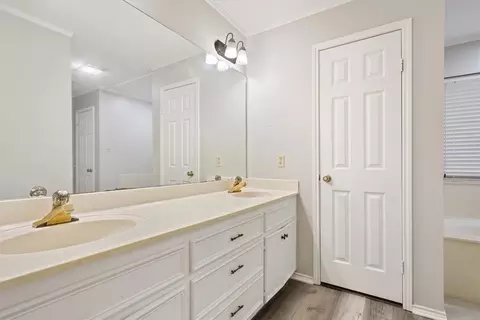 Bath - 19 Oleander St, Waco, TX 76708 photo 1 of 5