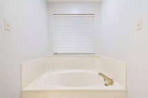 Bath - 19 Oleander St, Waco, TX 76708 photo 4 of 5